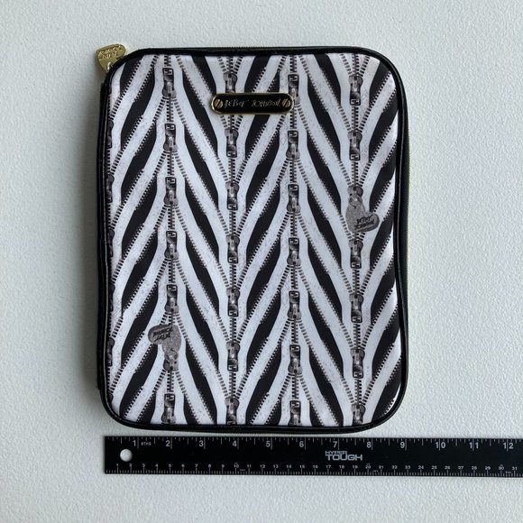 Betsey Johnson Zippered Padded Tablet Travel Case - Picture 3 of 9